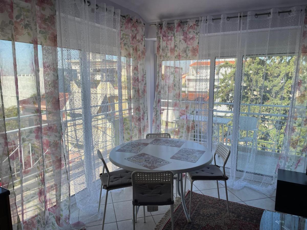 Awesome Home 3' From Metro Athena Bagian luar foto