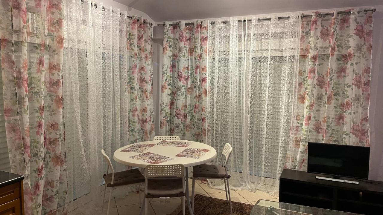 Awesome Home 3' From Metro Athena Bagian luar foto