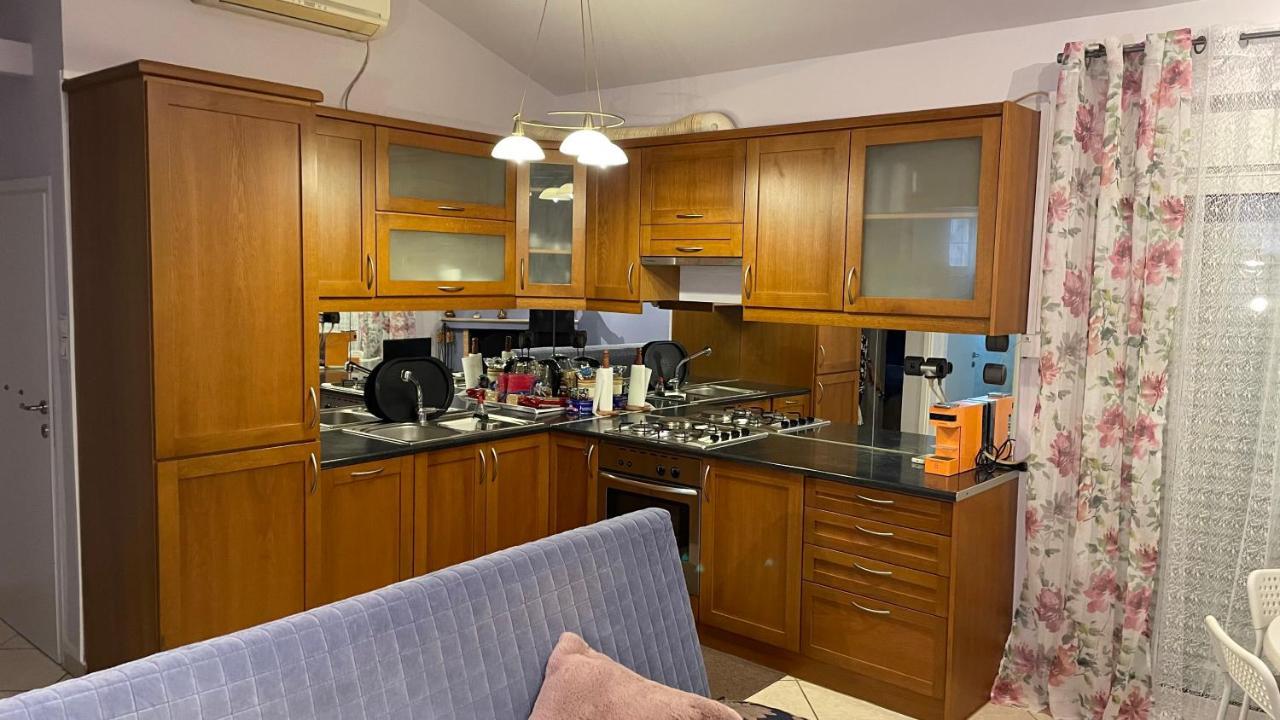 Awesome Home 3' From Metro Athena Bagian luar foto